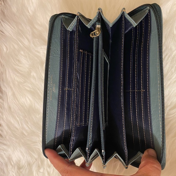 Michiko London Wallet Preloved - Picture 3 of 3